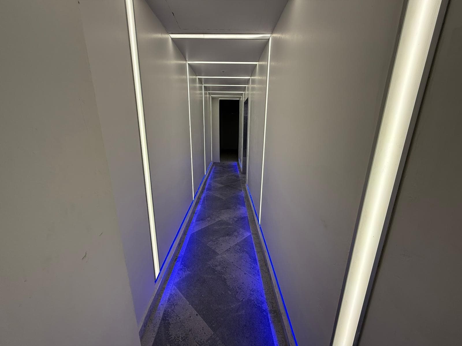 B Blok WC & Duş Koridoru