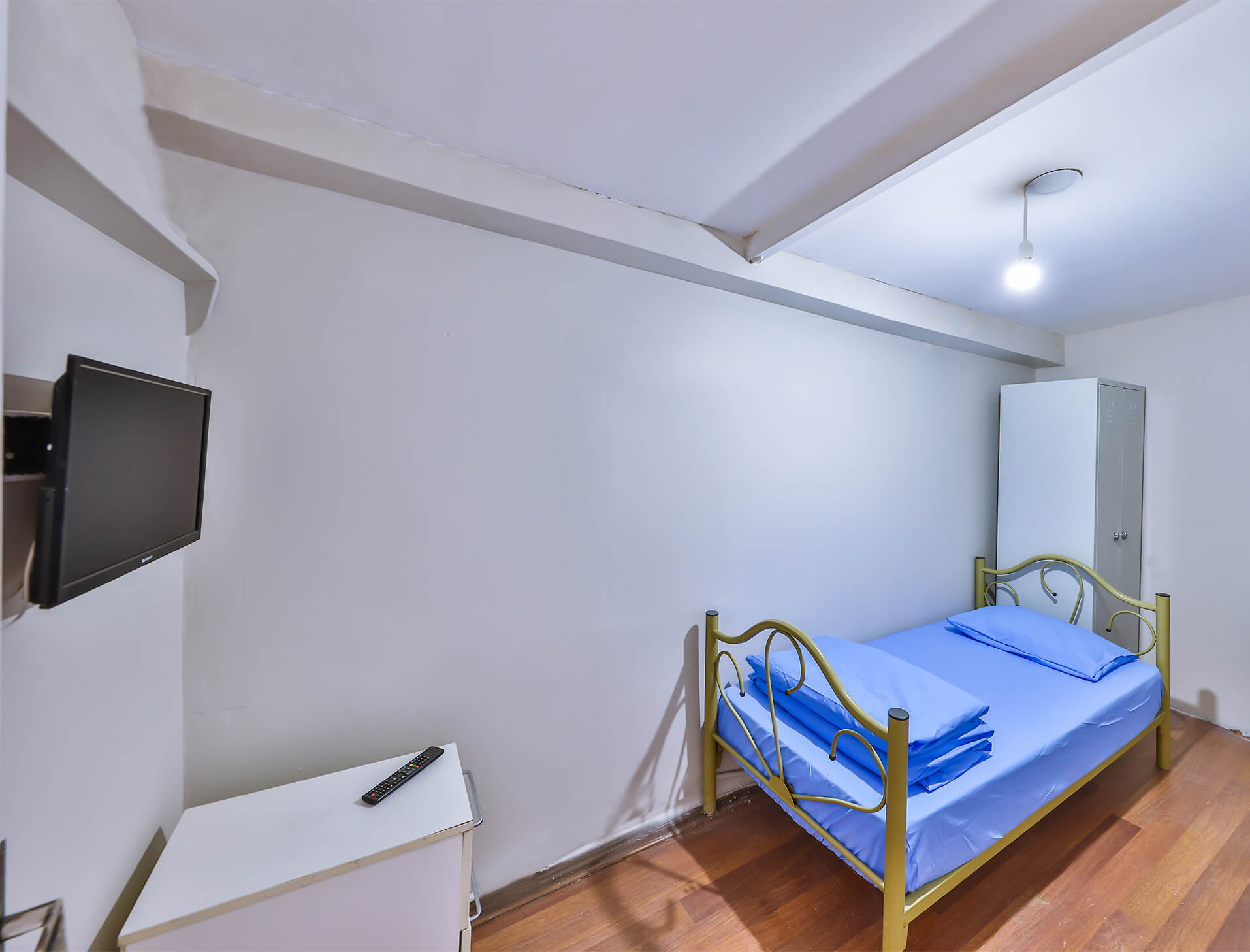 Tek Kişilik Camsız Oda + TV - Gökçe Pansiyon